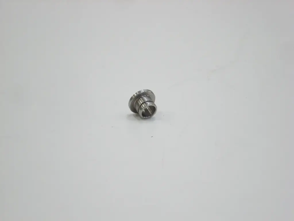 Spacer lock front glass pusher