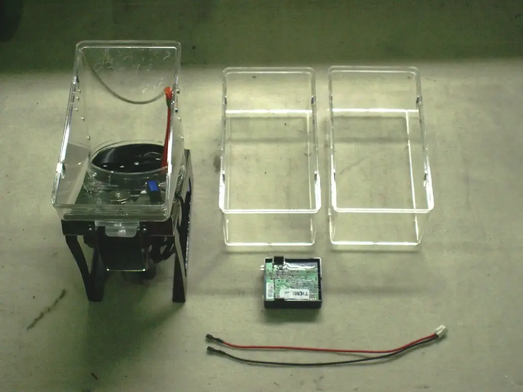 Hopper carrousel pusher